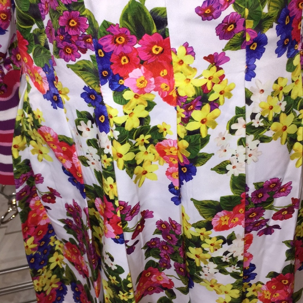 Beautiful Floral Dress - Picture 5 of 8